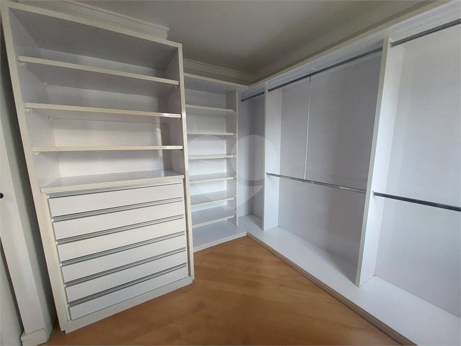 Apartamento à venda com 3 quartos, sendo 2 suítes,  em Cidade São Francisco, São Paulo, SP