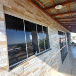 Sobrado 3 quartos e área comercial em baixo.