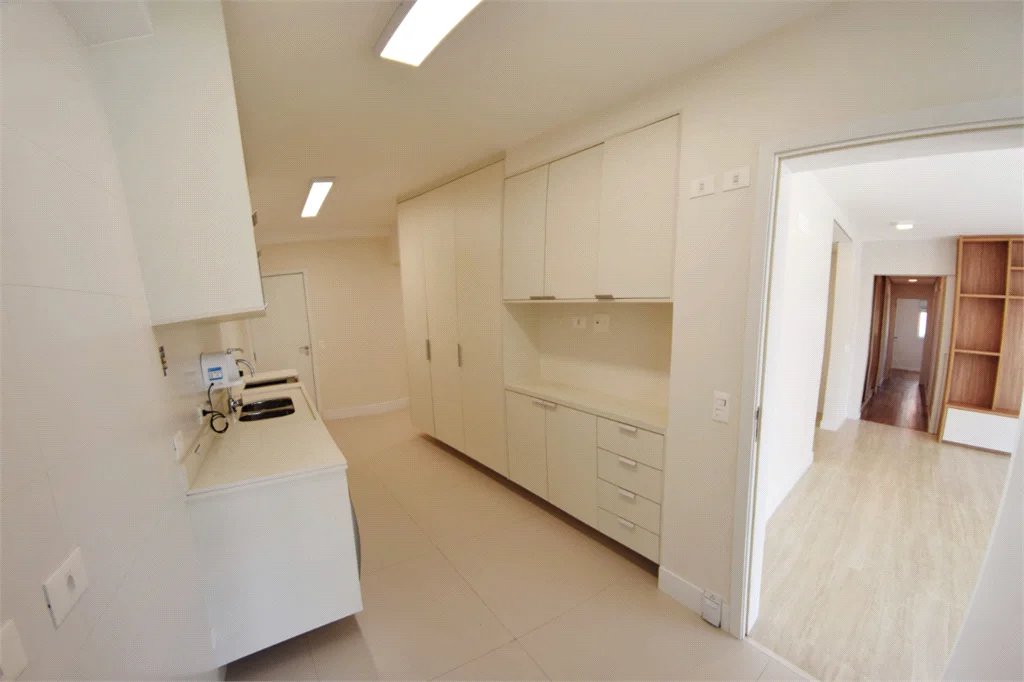 Apartamento à venda com 3 suítes em Vila Romana, São Paulo, SP