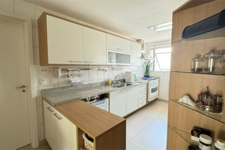 Apartamento à venda com 3 suítes em Moema, São Paulo, SP