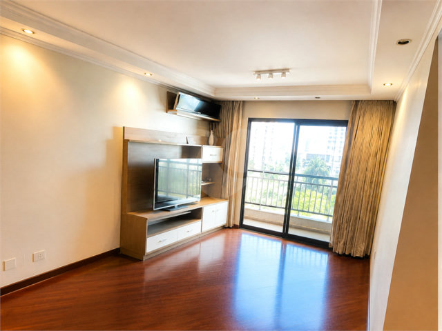 Apartamento à venda com 4 quartos, sendo 1 suíte,  em Moema, São Paulo, SP