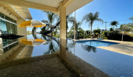 Casa à venda com 4 suítes no condomínio Haras Paineiras, Salto - SP