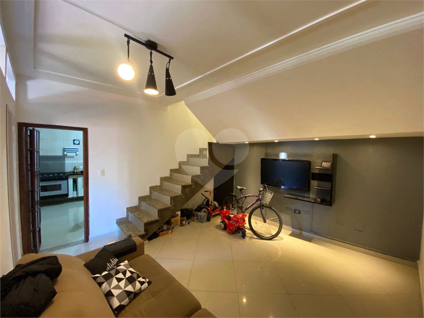 Sobrado à venda com 6 quartos, sendo 2 suítes,  em Vila Mazzei, São Paulo, SP