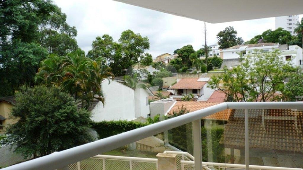 Sobrado à venda com 4 quartos, sendo 3 suítes, em Tremembé, São Paulo, SP