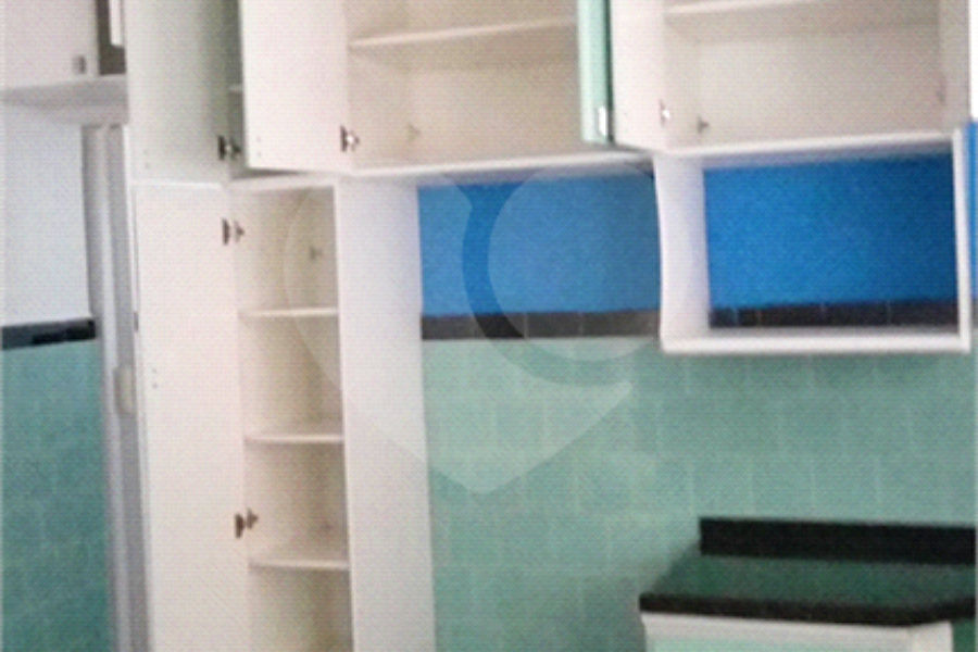 Casa à venda com 4 quartos, sendo 1 suíte, no condomínio Conselheiro Moreira de Barros, São Paulo - SP