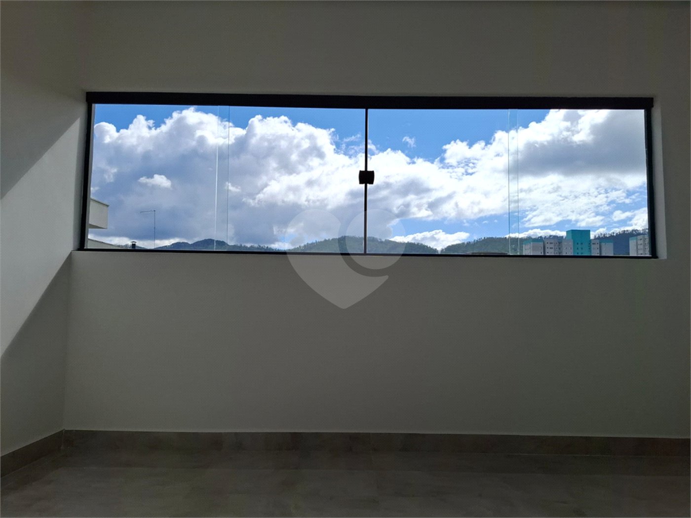 Casa à venda ou para alugar com 3 suítes no condomínio Residencial Veredas, Mogi das Cruzes - SP
