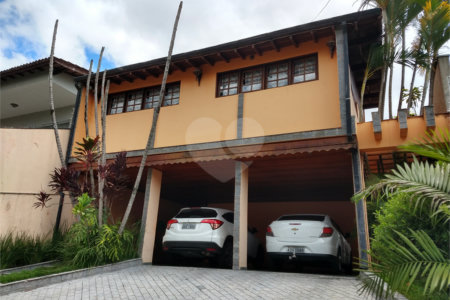 Casa à venda com 3 quartos, sendo 1 suíte,  em Vila Oliveira, Mogi das Cruzes, SP