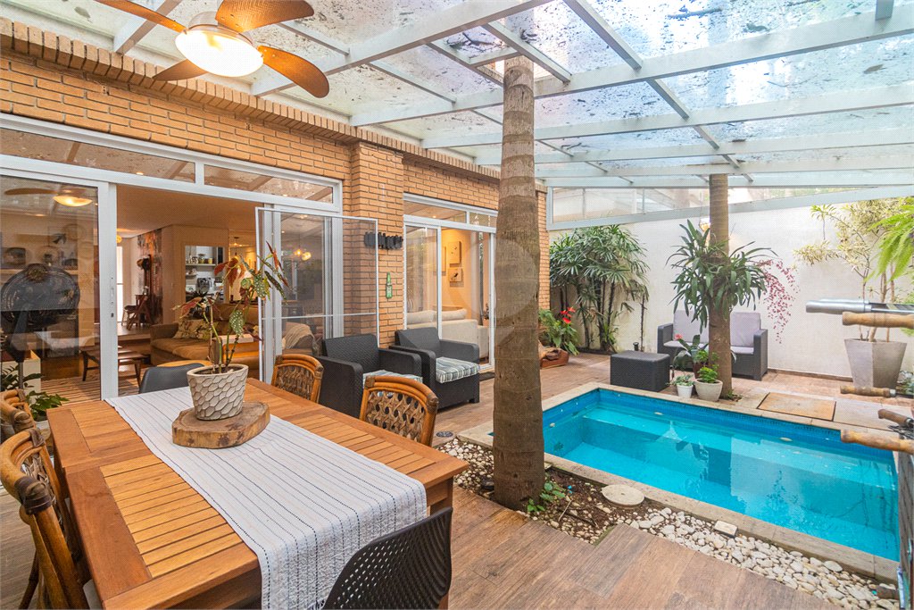 Casa à venda com 4 suítes no condomínio Vila Inglesa, São Paulo - SP