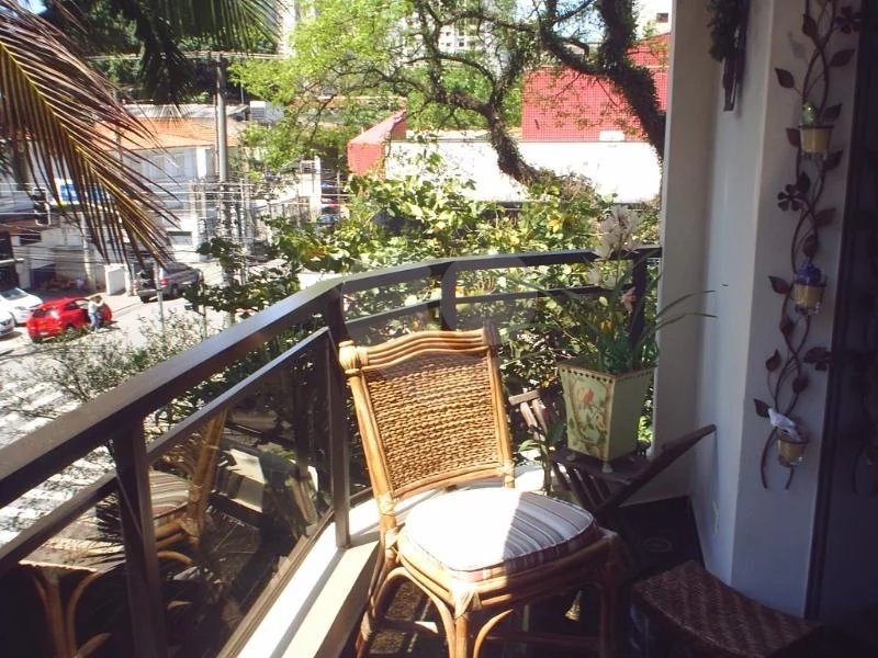 Apartamento á venda na Vila Olímpia de 156m² com 3 dormitórios, 1 suíte e 2 vagas.