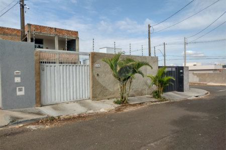 Sobrado no Jardim Serra Azul, em Araraquara/SP.