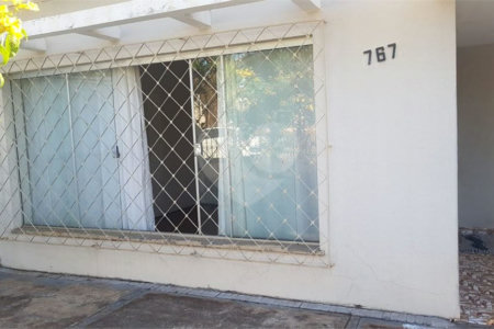 Casa térrea para venda em Araraquara/SP.
