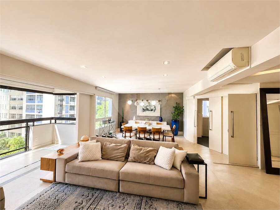 Apartamento reformado com 186 m² em Santa Cecília