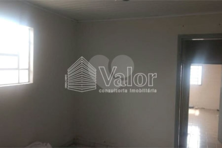 Casa térrea com 2 dormitórios.