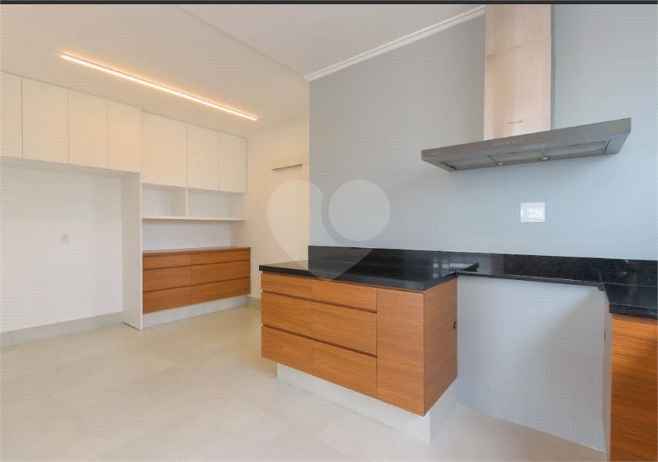 Apartamento à venda com 3 quartos, sendo 1 suíte,  em Santa Cecília, São Paulo, SP