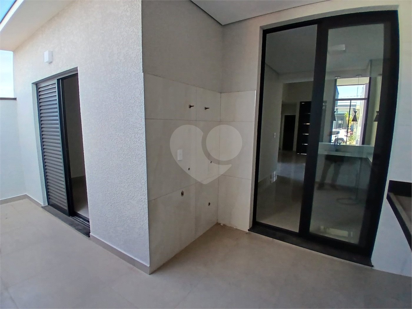 Casa à venda com 3 quartos, sendo 1 suíte, no condomínio Jardim, Sorocaba - SP