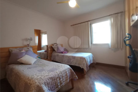Sobrado à venda com 4 quartos, sendo 1 suíte,  em Jardim Prudência, São Paulo, SP