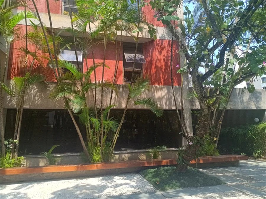 Apartamento à venda ou para alugar com 3 suítes em Real Parque, São Paulo, SP