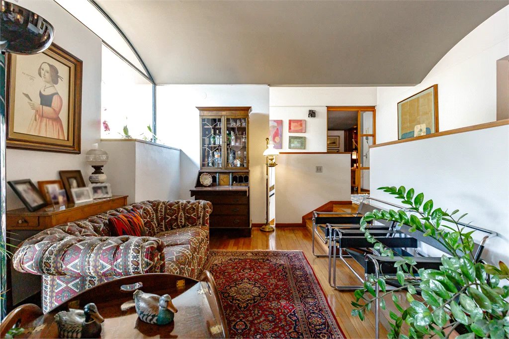 Casa à venda com 4 quartos, sendo 2 suítes, em Jardim Everest, São Paulo, SP