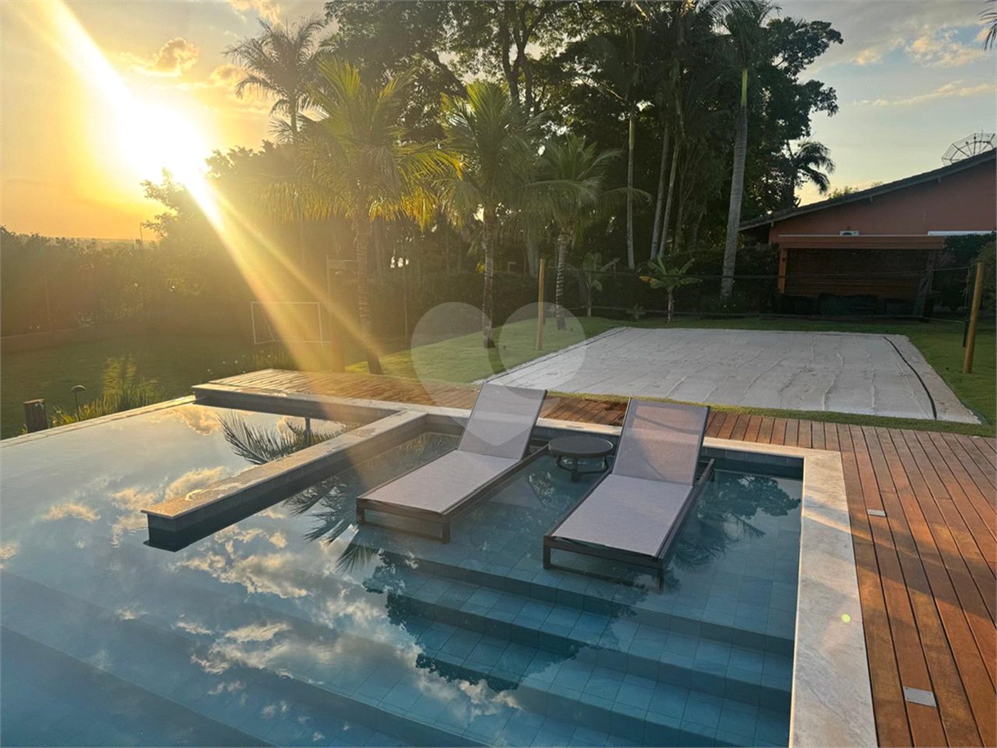 Casa à venda com 6 suítes no condomínio Vila Pinhal, Itirapina - SP