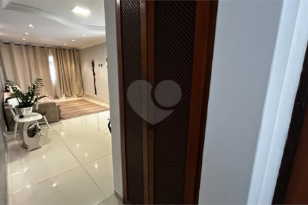Sobrado à venda com 3 quartos, sendo 2 suítes, em Cidade São Francisco, São Paulo, SP