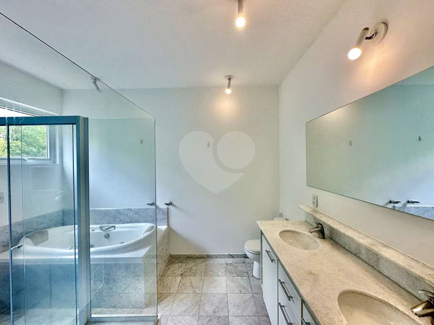 Casa à venda com 4 suítes no condomínio Recanto Impla, Carapicuíba - SP