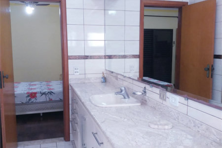 Casa à venda com 4 quartos, sendo 3 suítes, no condomínio Arujá 5, Arujá - SP
