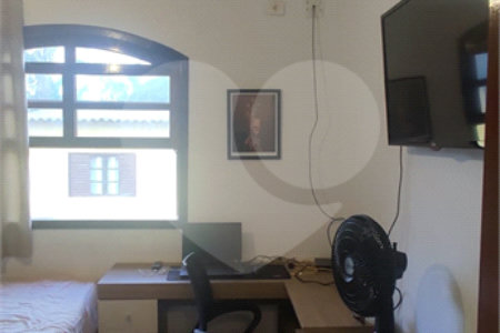 Sobrado à venda com 6 quartos, sendo 1 suíte, em Vila Acoreana, Poá, SP