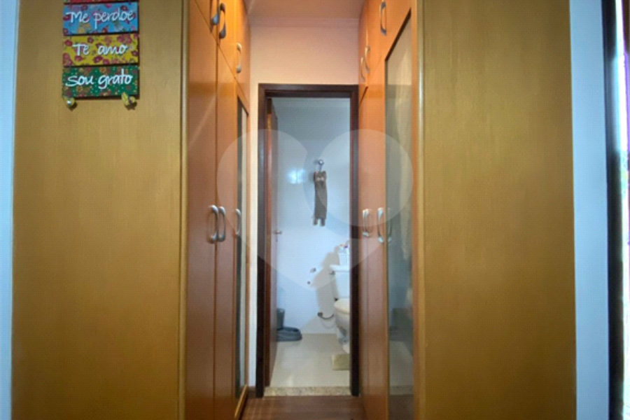 Casa à venda com 3 quartos, sendo 1 suíte, no condomínio Residencial Santa Teresinha, São Paulo - SP