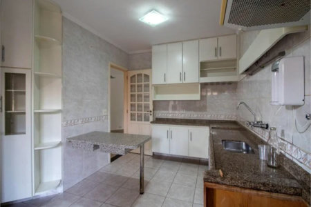 Casa à venda com 3 quartos, sendo 1 suíte, em Jardim Ester, São Paulo, SP