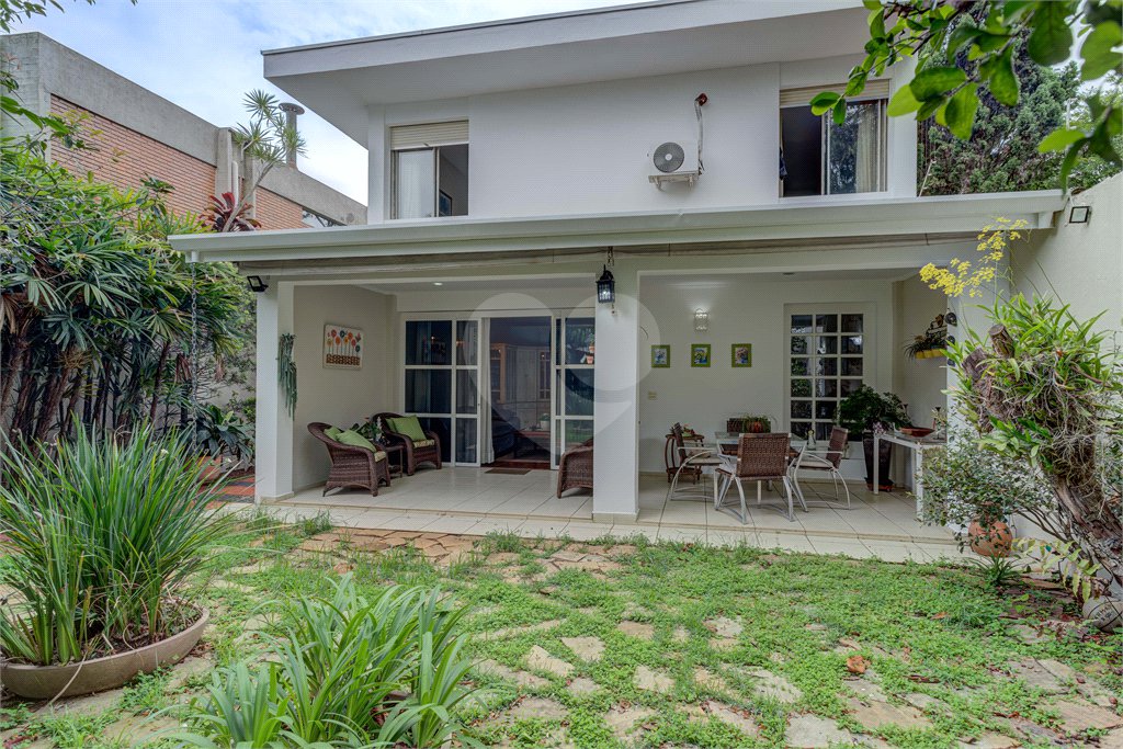 Casa à venda ou para alugar com 4 quartos, sendo 2 suítes, em Ibirapuera, São Paulo, SP