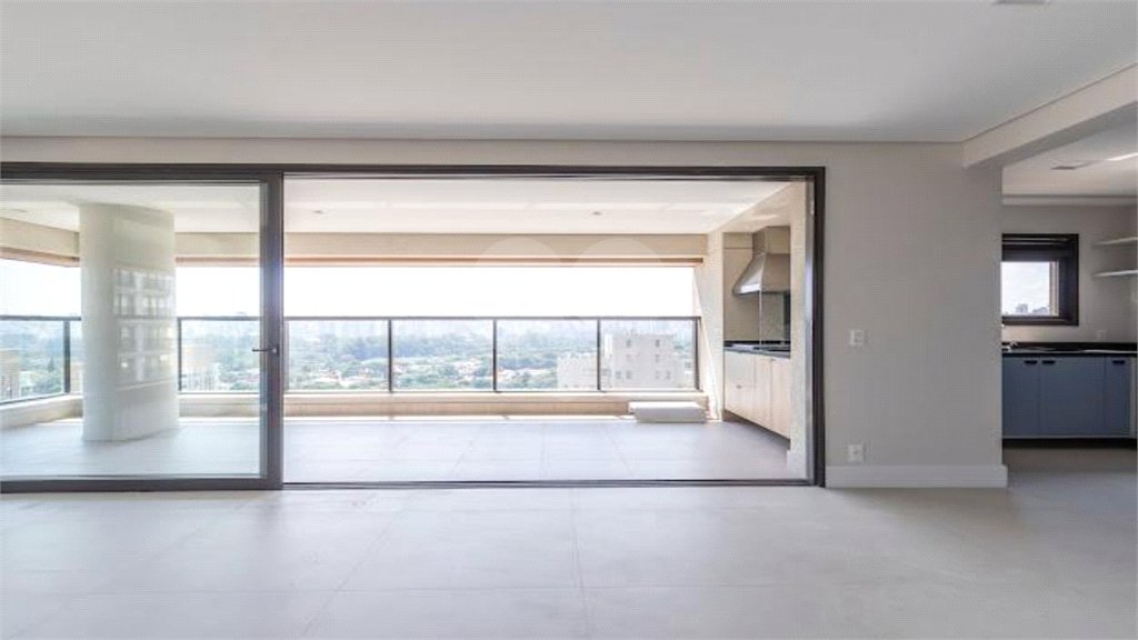 Apartamento à venda com 3 suítes em Moema, São Paulo, SP