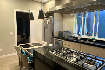 Casa à venda com 4 quartos, sendo 2 suítes, no condomínio Residencial Parque Esplanada, Votorantim - SP
