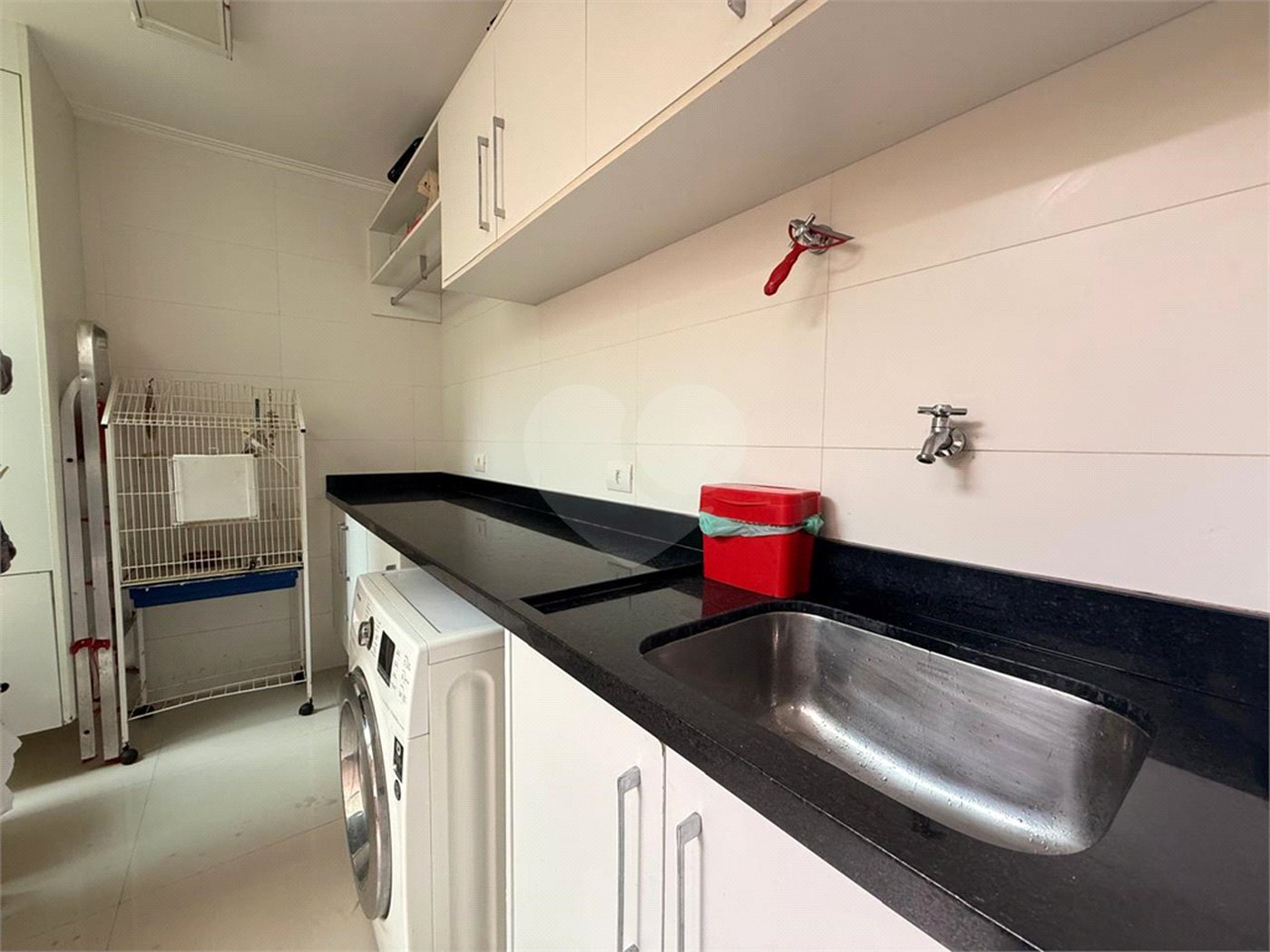 Casa à venda com 4 quartos, sendo 2 suítes, no condomínio Florada da Serra, São Paulo - SP