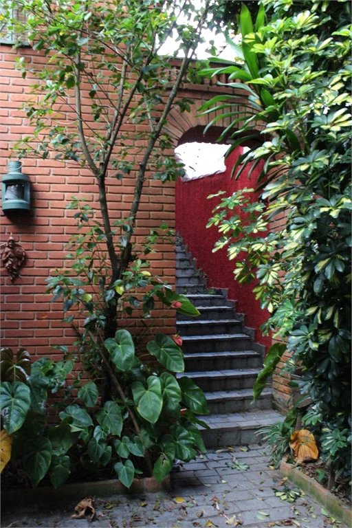 Casa à venda com 4 quartos, sendo 2 suítes,  em Jardim Leonor, São Paulo, SP