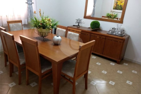 Casa à venda com 4 quartos, sendo 2 suítes, em Vila Petrópolis, Atibaia, SP