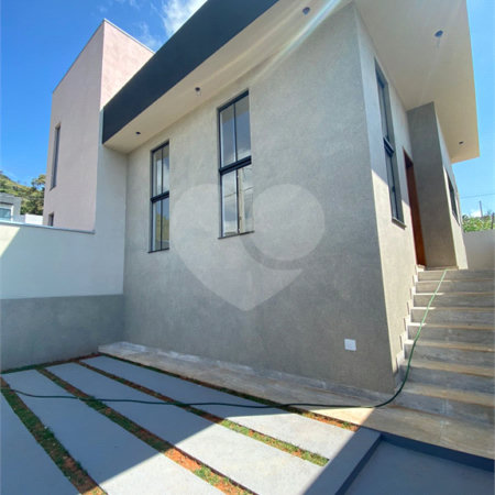 Casa à venda com 3 quartos, sendo 1 suíte, no condomínio Residencial Santa Martha, Bom Jesus dos Perdões - SP