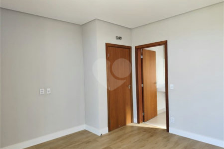 Casa à venda com 3 suítes no condomínio Recanto das Palmas, Vinhedo - SP