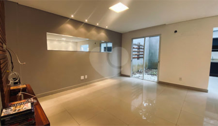 Casa à venda com 3 suítes no condomínio Vilas 2, São Paulo - SP