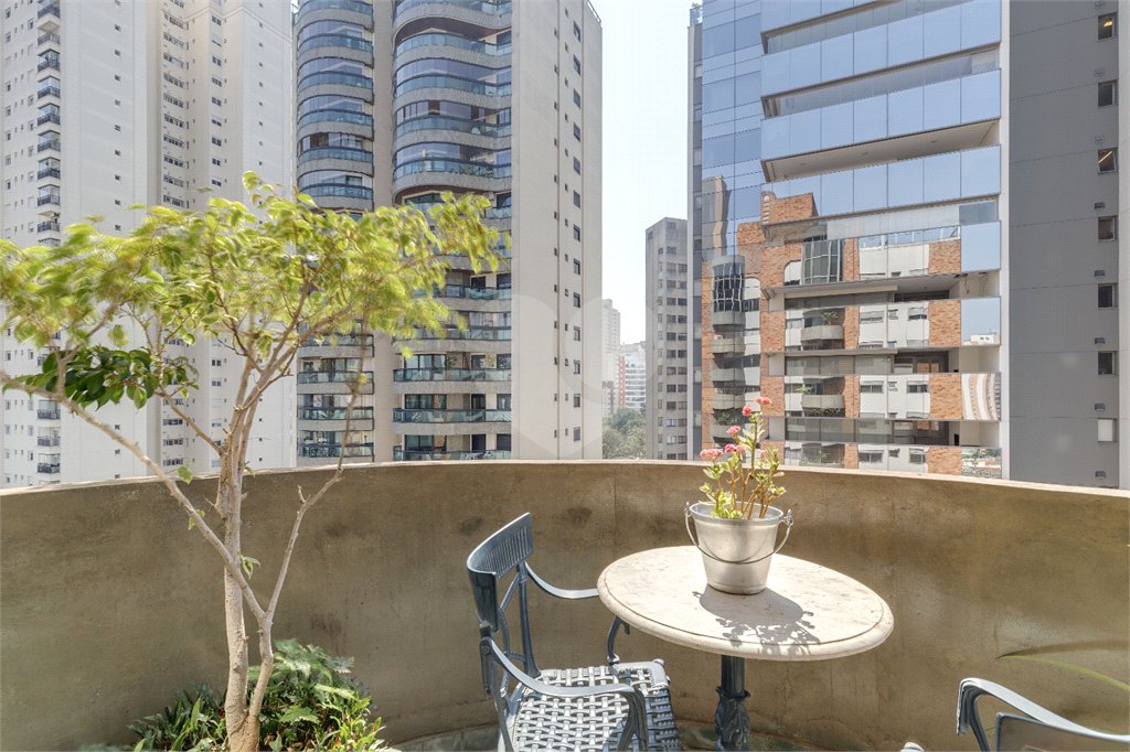 Apartamento à venda com 3 suítes em Campo Belo, São Paulo, SP