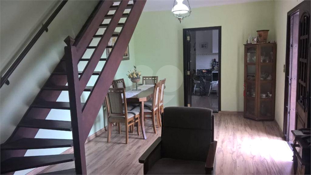 Sobrado à venda com 3 quartos, sendo 1 suíte, em Bocaina, Ribeirão Pires, SP