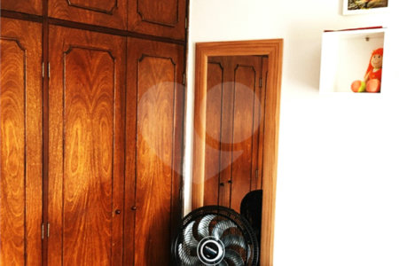 Sobrado à venda com 4 quartos, sendo 1 suíte,  em Vila Gomes, São Paulo, SP
