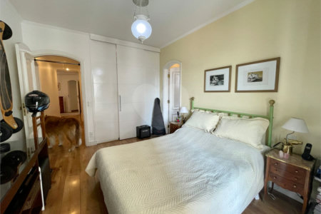 Apartamento à venda com 4 quartos, sendo 3 suítes, em Campo Belo, São Paulo, SP