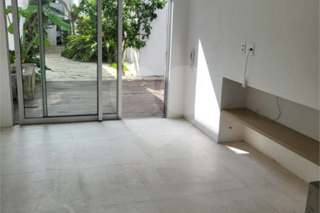 Sobrado à venda ou para alugar com 3 quartos, sendo 1 suíte, em Água Branca, São Paulo, SP