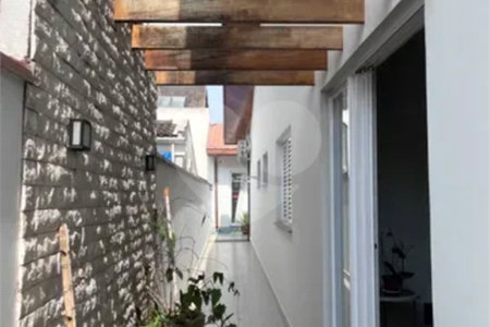 Casa à venda com 5 quartos, sendo 1 suíte, no condomínio Portal da Serra, São José dos Campos - SP