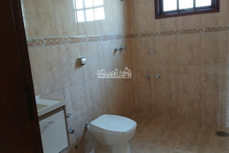 Casa para alugar com 3 quartos, sendo 1 suíte, em Vila Petrópolis, Atibaia, SP