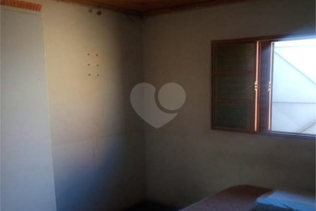 Casa Térrea com 3 dormitórios.