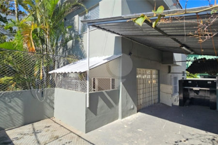 Sobrado à venda com 5 quartos, sendo 1 suíte, em Interlagos, São Paulo, SP