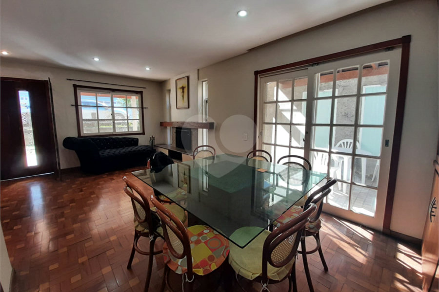Casa à venda ou para alugar com 3 quartos, sendo 2 suítes, no condomínio Chácara das Rosas, São Paulo - SP