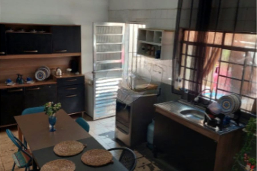 Sobrado à venda com 3 quartos em Vila Mangalot, São Paulo, SP