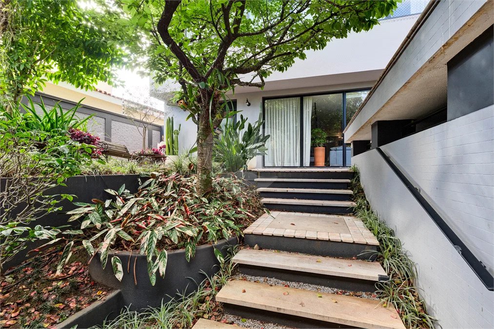 Casa à venda com 4 suítes em Granja Julieta, São Paulo, SP